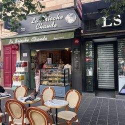 La Brioche Chaude - 5/13/26 FYI. Exterior. Even the pigeons are enjoying the pastries. lol.