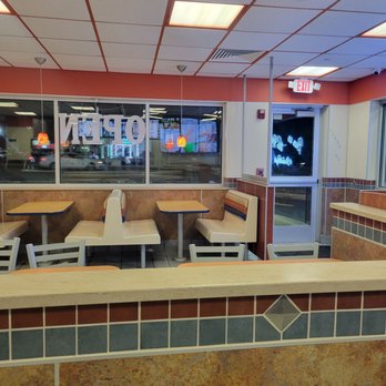Student Burger - Seating Area - Fast Food Near Me - Addison, Illinois