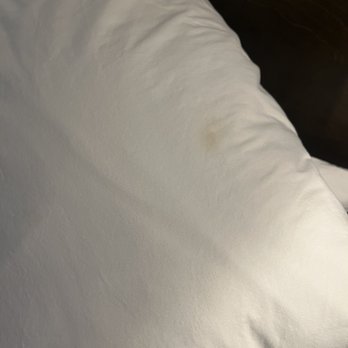 La Quinta by Wyndham Orem University Parkway - Stained pillowcase - Hotels Near Me - Orem, Utah La Quinta by Wyndham Orem University Parkway - Stained pillowcase - Hotels Near Me - Orem, Utah