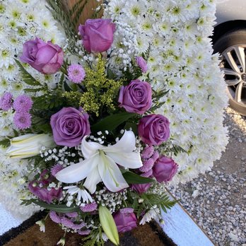 Genis Florist & Gifts - Florists Near Me - Rialto, California
