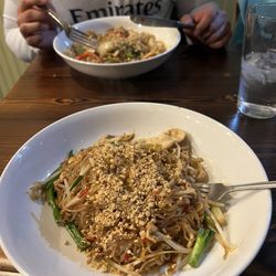 Ruthai's Thai Kitchen - Pad thai with chicken