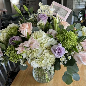 Distinctive Floral Designs - Large custom bouquet - Florists Near Me - Slidell, Louisiana