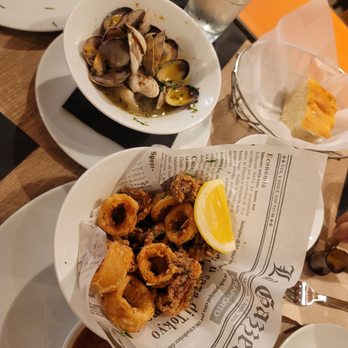 Arancino di Mare - Calamari Fritti and saute di vongole. Clams were small but good. Broth is great for dipping their house bread. - Italian Near Me - Honolulu, Hawaii Arancino di Mare - Calamari Fritti and saute di vongole. Clams were small but good. Broth is great for dipping their house bread. - Italian Near Me - Honolulu, Hawaii