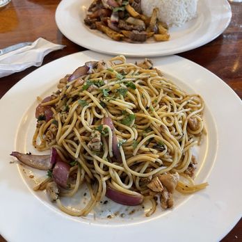 Lima Cocina + Cantina - Tallarín saltado con pollo - Peruvian Near Me - Paia, Hawaii Lima Cocina + Cantina - Tallarín saltado con pollo - Peruvian Near Me - Paia, Hawaii