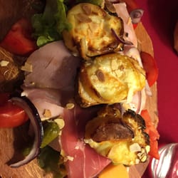 Le Mélèze à Briançon - Hot Goat Cheese Salad, Honey Dressing, Grilled Almonds and Local Pork Delicatessen (10 Euros)