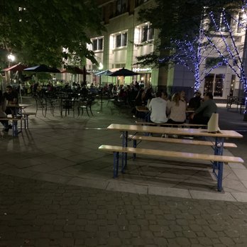 Big Buns - Outdoor dining - Burgers Near Me - Arlington, Virginia
