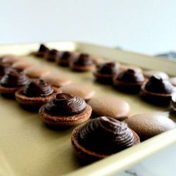 Sallee Pâstisserie - #darkchocolatemacarons #Frenchoreo