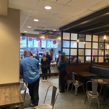 El Pollo Loco - People waiting for no-service. - Fast Food Near Me - Burbank, California