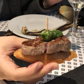 Vinitus - Beef tenderloin with baguette - Tapas Bars Near Me - Barcelona, B Vinitus - Beef tenderloin with baguette - Tapas Bars Near Me - Barcelona, B
