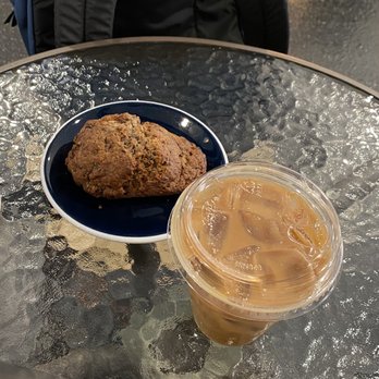 Two Hearted Queen - Latte and Blueberry Vanilla Scone - Coffee & Tea Near Me - Chicago, Illinois