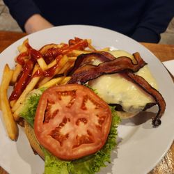 The Fainting Goat - Bacon cheeseburger.