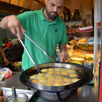Al-Andalos - The jolly man behind the counter! - Food Stands Near Me - Berlin, BE