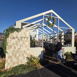 Gray Apple Market
