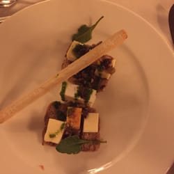 La Proa - Apricot and fig toast with three cheeses, walnuts and watercress