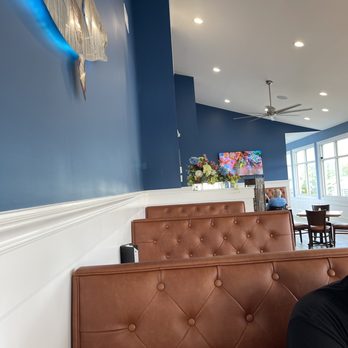Blue Drum - Lovely decor - Seafood Near Me - Little River, South Carolina