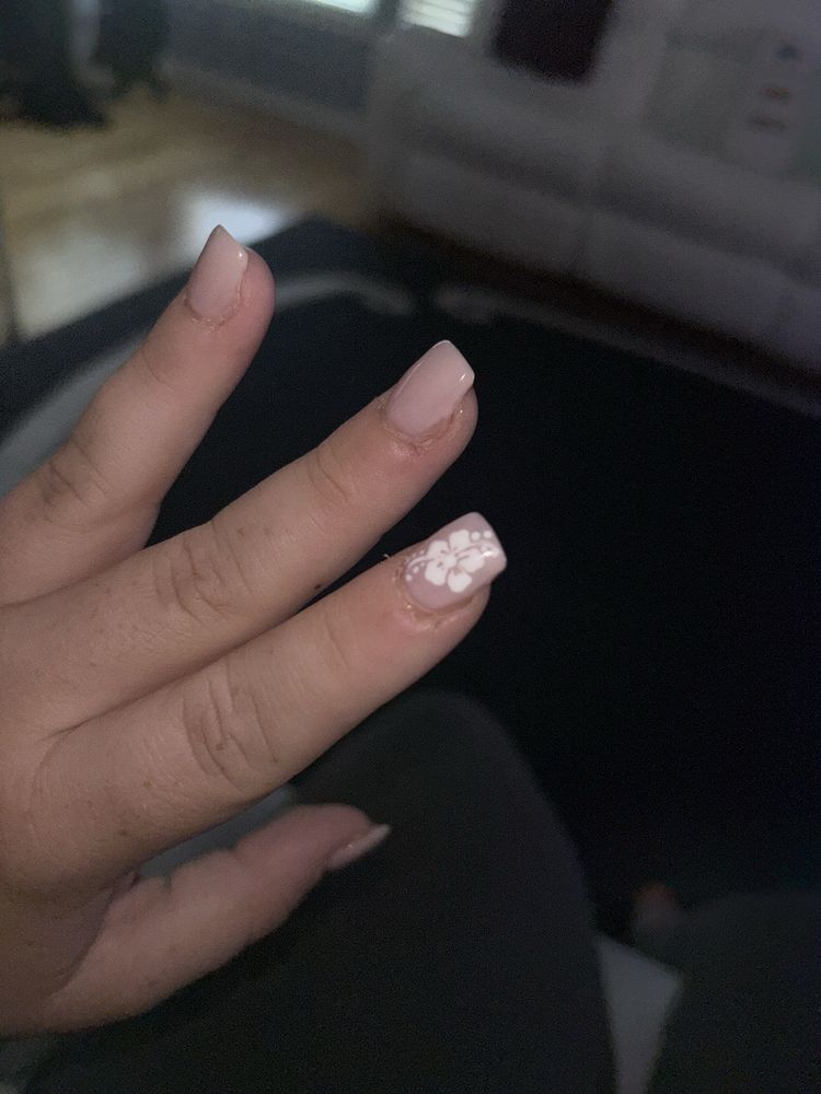 4 Seasons Nail & Spa Logo