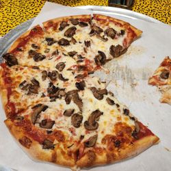 Garibaldi's Italian Eatery - I ate the pizza before my phone could capture it all