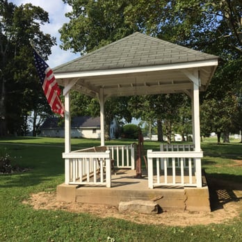 Federal Grove - A neat little water well on the grounds. - Bed & Breakfast Near Me - Auburn, Kentucky Federal Grove - A neat little water well on the grounds. - Bed & Breakfast Near Me - Auburn, Kentucky