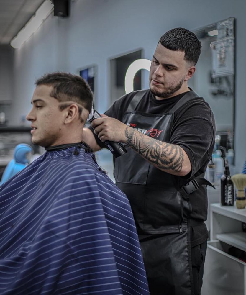 Lugos Barbershop Logo