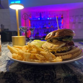 Congregate Kitchen & Lounge - Build your own Burger - Breakfast & Brunch Near Me - Houston, Texas