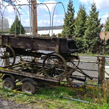 Off the Branch Farm Market - Parking lot - Fruits & Veggies Near Me - Redmond, Washington