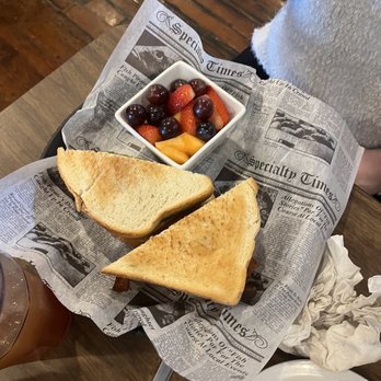 Jewell's On Main - Fried Green BLT with seasonal fruit! - New American Near Me - Warsaw, Kentucky