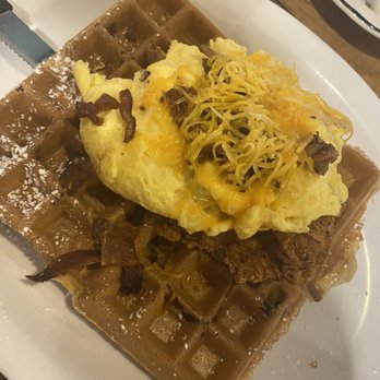 Honeybear Cafe - Leo's Chix & Bacon Waffle - Breakfast & Brunch Near Me - Chicago, Illinois