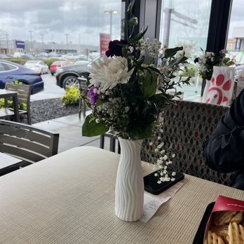 Chick-fil-A - Beautiful flowers at every table! - Fast Food Near Me - Sacramento, California Chick-fil-A - Beautiful flowers at every table! - Fast Food Near Me - Sacramento, California