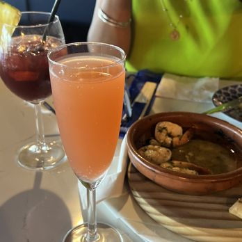 Turull’s Kitchen & Bar - Mimosa de guayaba - Tapas Bars Near Me - Orlando, Florida