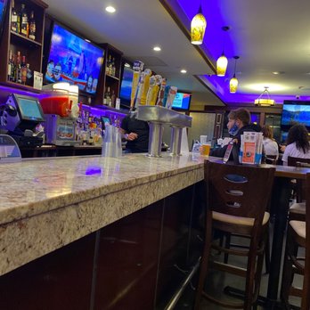 Elliot's - Bar - Seafood Near Me - Freeport, New York