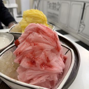Sno Honey - Strawberry and mango Bingsu - Desserts Near Me - Carrollton, Texas Sno Honey - Strawberry and mango Bingsu - Desserts Near Me - Carrollton, Texas