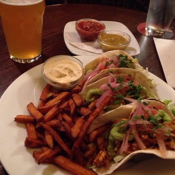 Elephant & Castle - Pubs Near Me - Chicago, Illinois
