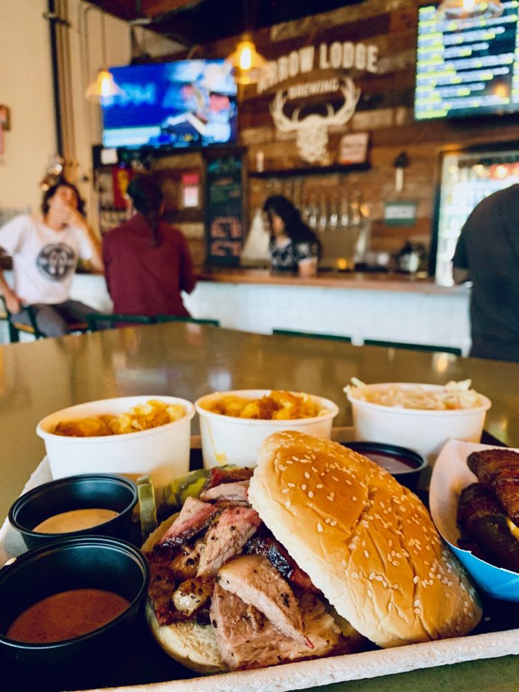 Smokin Thorpes Barbecue Logo