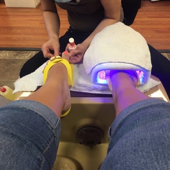 910 Nails - Gel polish on toes. With an amazing technician. - Nail Salons Near Me - Lumberton, North Carolina