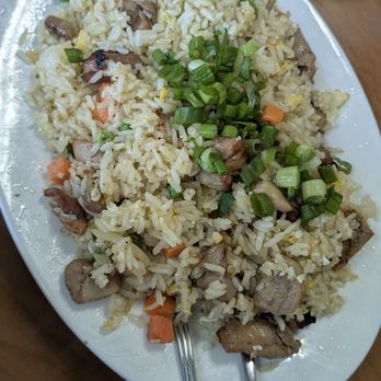 4 Sisters - Garlic chicken fried rice - Vietnamese Near Me - Bremerton, Washington