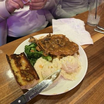 Jay Jay's Bistro - Chicken Marsala - Mediterranean Near Me - Troy, Michigan