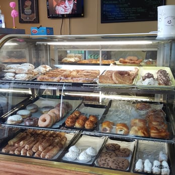 Bakery Makel - Checking out the goodies - Desserts Near Me - Clearwater, Florida
