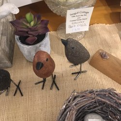 Seagull Cottage - Stone birds