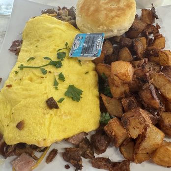Eggtown - Meat lovers omelette with deep fried home fries - Breakfast & Brunch Near Me - Riverview, Florida