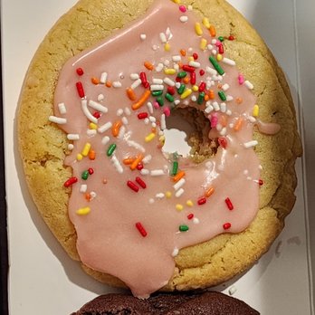 Crumbl - Arlington Heights - Pink doughnut - Bakeries Near Me - Arlington Heights, Illinois Crumbl - Arlington Heights - Pink doughnut - Bakeries Near Me - Arlington Heights, Illinois