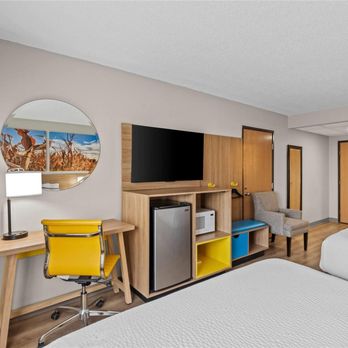 Days Inn by Wyndham Ames - Guest room - Hotels Near Me - Ames, Iowa Days Inn by Wyndham Ames - Guest room - Hotels Near Me - Ames, Iowa