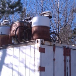 Hobo Hollar Farms - Washing machine 'collection' on the roof. I guess they aren't Maytags.