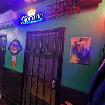 Kelley's Tavern - Decor - Irish Pub Near Me - Downey, California