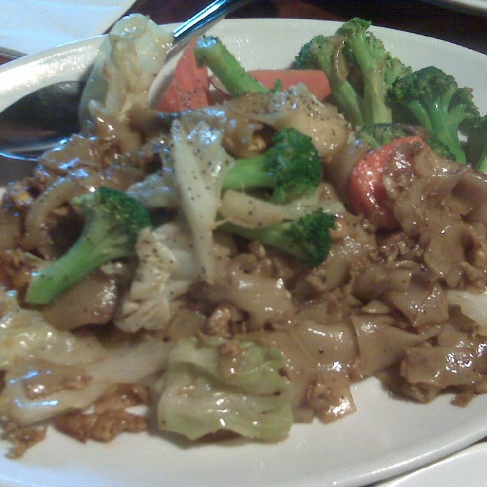 California Thai - Pad see ew - Thai Near Me - El Sobrante, California California Thai - Pad see ew - Thai Near Me - El Sobrante, California