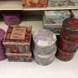 Big Lots - }|{