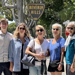 Legends Of Hollywood Tours - Group of travelers with Beverly Hills Sign