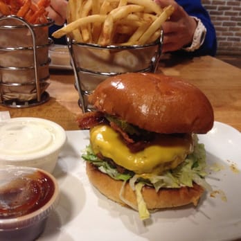 Hook Burger - Bacon cheeseburger very tasty (bacon is ok). - Burgers Near Me - Pasadena, California