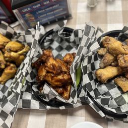 Wannnggggs (from left-- lemon pepper,bbq, garlic Parmesan