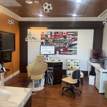 Salmassian Orthodontics - Always decorate the office with season themes. - Orthodontists Near Me - Valencia, California Salmassian Orthodontics - Always decorate the office with season themes. - Orthodontists Near Me - Valencia, California