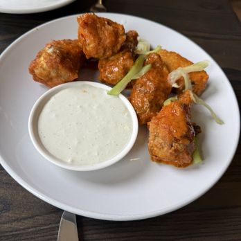 Endwell Taverna - Wings (GF) - Cocktail Bars Near Me - Columbia, Missouri
